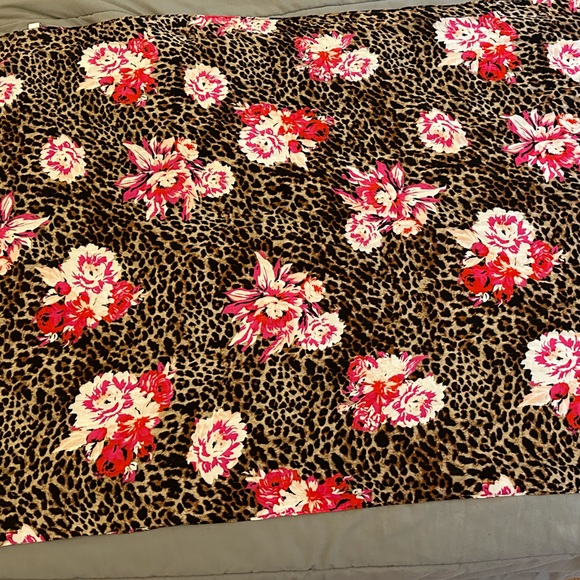 Victoria’s Secret Leopard Print & Floral Scarf - Picture 3 of 5